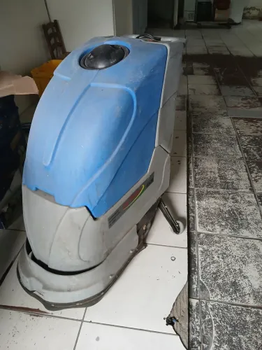 Máquina de Limpeza de Piso Industrial