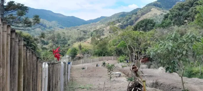 Linda Chácara de 900m2 em Bairro nobre. Delfim Moreira -MG