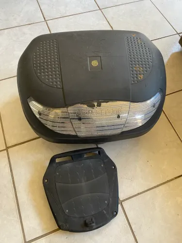 Vendo suporte para baú para CB Twister 