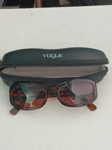 Óculos de Sol Vogue - Elegância e Proteção