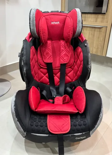 Cadeirinha para carro Infanti Cockpit 9-36kg bem conservada e higienizada