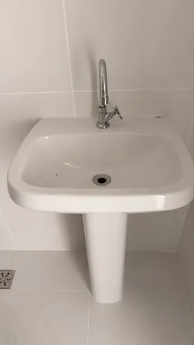 Louças de banheiro e tanque 