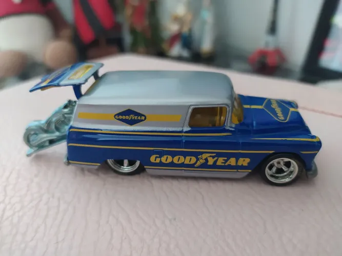 Hot Wheels Goodyear Chevy Panel