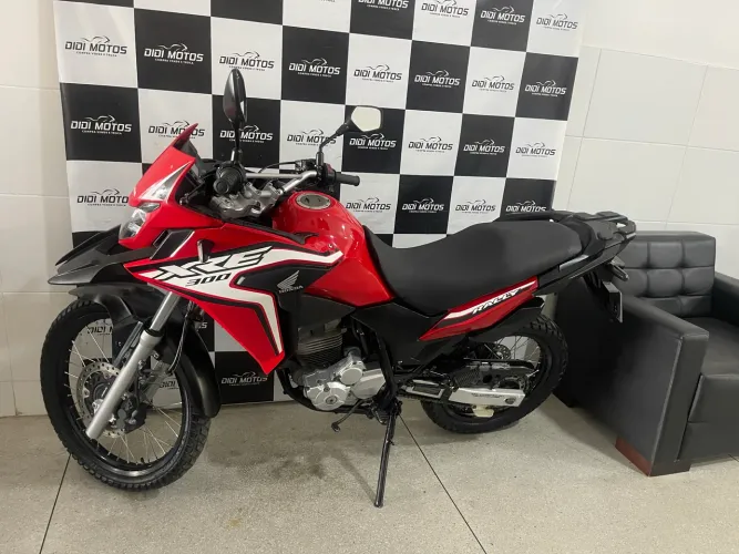 Vendo Xre 300 2019 emplacada conservada!