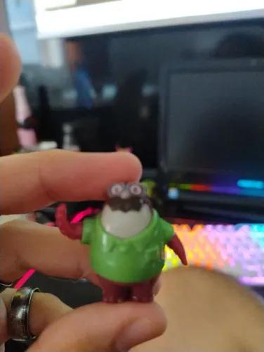 Boneco kinder monstros S.A. (aceito ofertas) 