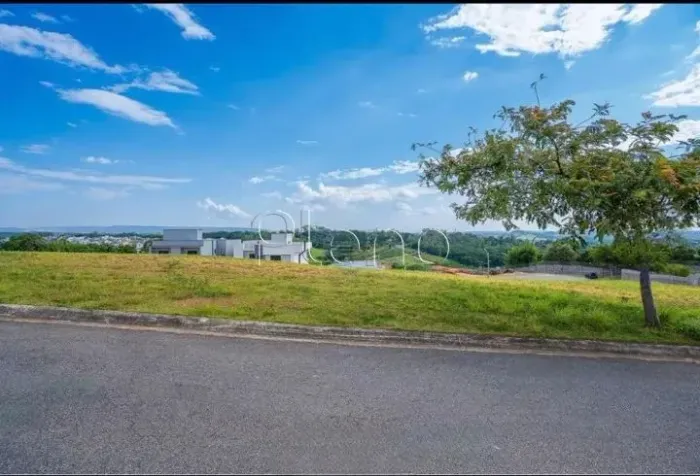 Terreno à Venda no Condomínio Reserva Santa Isabel em Louveira