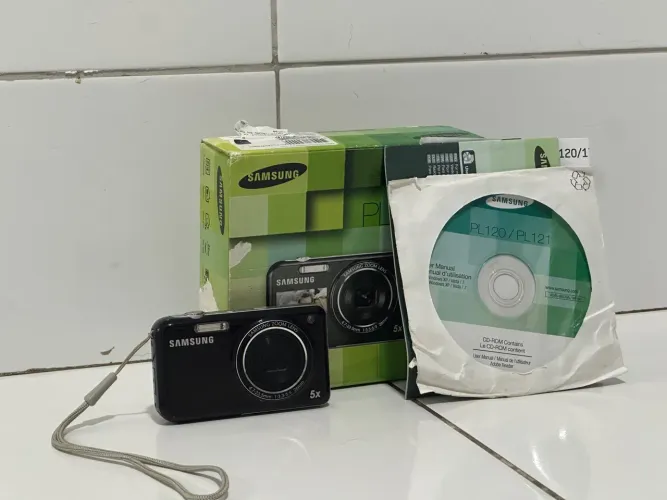 Câmera Samsung PL120 14.2MP - Display Queimado