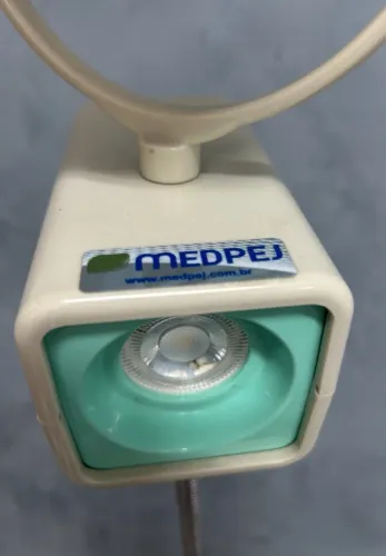 Foco Clínico de Luz Auxiliar LED com espelho
