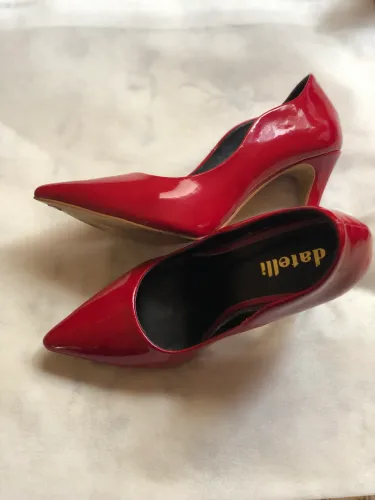 Sapato lindo vermelho