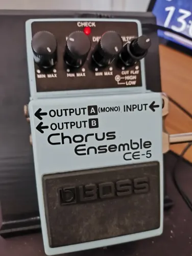 Pedal Boss CE-5 de 1994 - Um dos primeiros Analógicos
