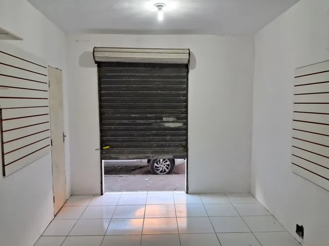 ALUGO PONTO COMERCIAL FRENTE DE RUA. 