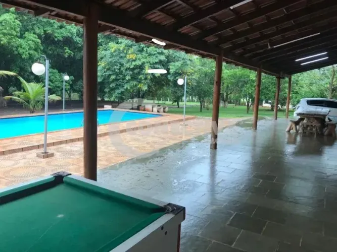 Chácara de 3.000m² no Parque Maracanã - Goiânia, 3 Suítes, Piscina e Pomar