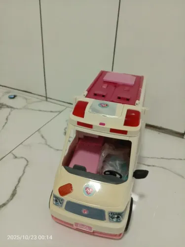 Ambulância da Barbie com assessórios