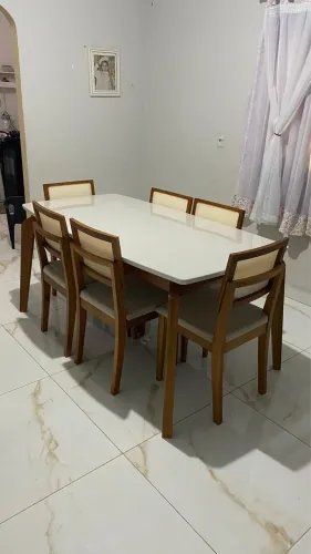 Mesa de jantar com 6 cadeiras 