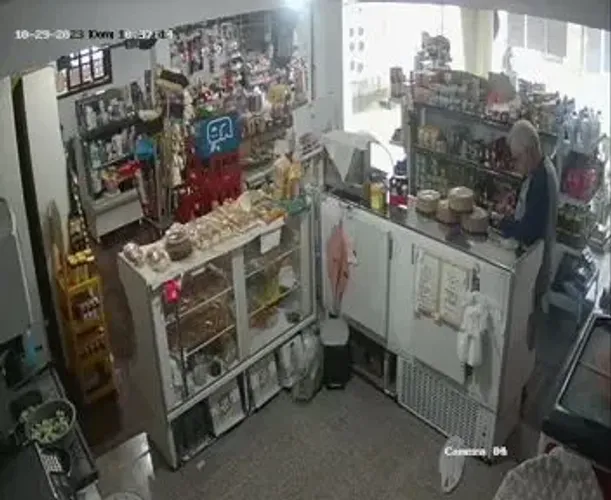 Mercadinho e lanchonete e armarinho