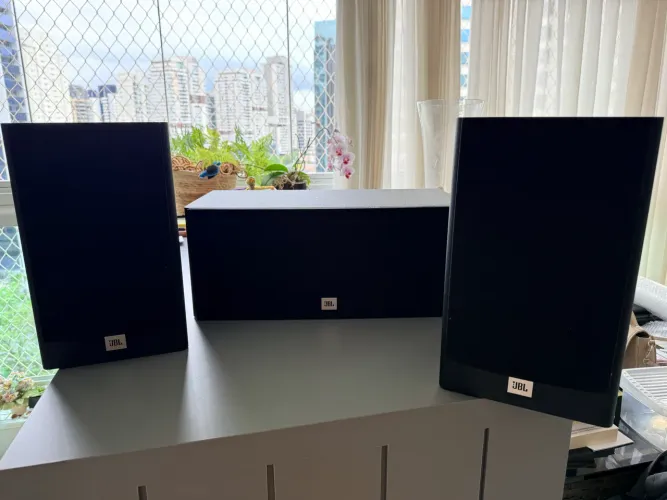 Conjunto de Caixas de Som Stage JBL - Central A125 e 2 Laterais A130