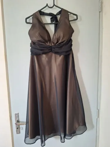 Vestido de festa curto preto com dourado com bojo