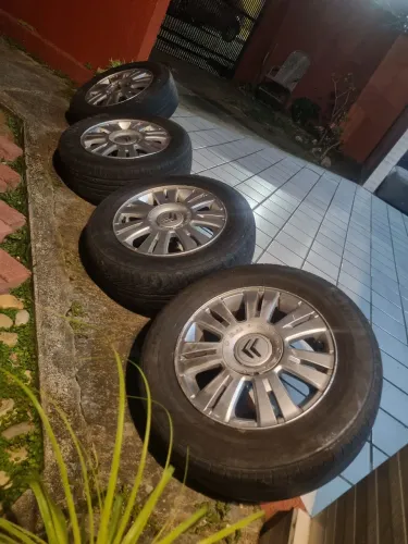 JOGO DE RODAS ARO 15 COM PNEUS