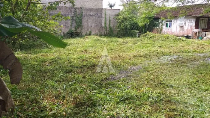 Terreno à venda no bairro Floresta em Joinville, por R$ 400.000.00.