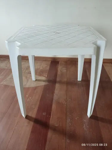 Mesa plástica monobloco