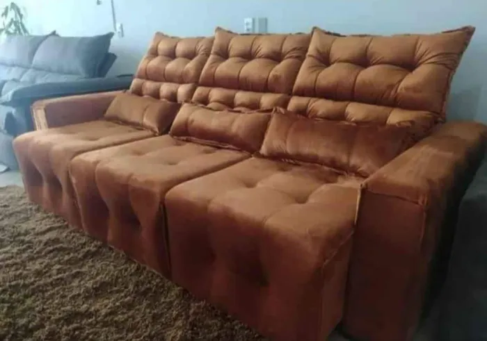Sofá de 4 Lugares em Tecido Aveludado