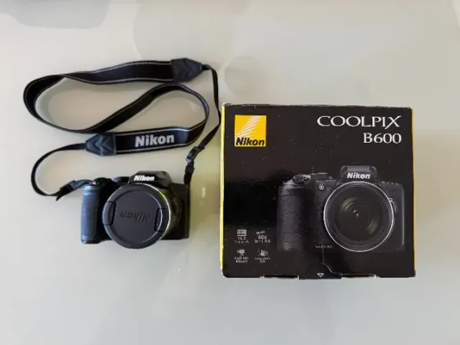 Nikon COOLPIX B600 preta 16 MP e zoom 60x