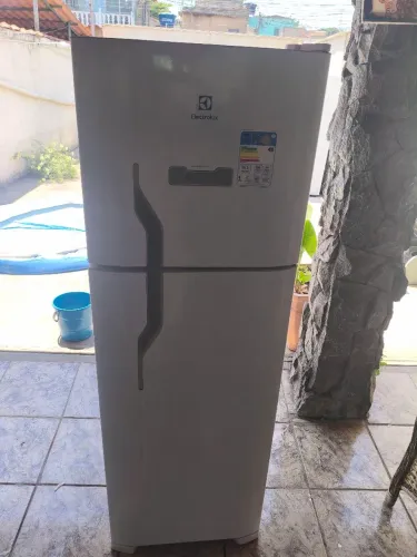 Excelente Geladeira Electrolux, DFN41, 371 LITROS, PAINEL DIGITAL!