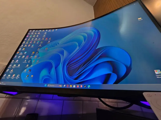 Monitor Smart Curvo 240hz QHD Samsung Odyssey G6