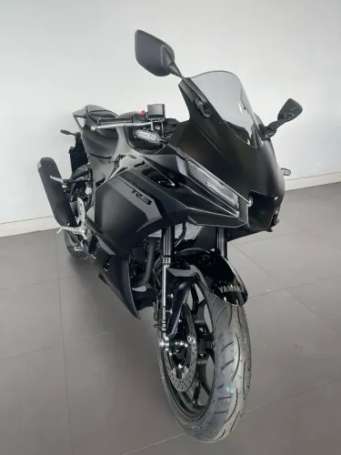 YZF R3 2026 / Vendedora Paula