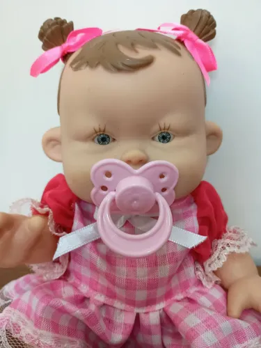 Boneca Bebê com Chupeta e Vestido Rosa