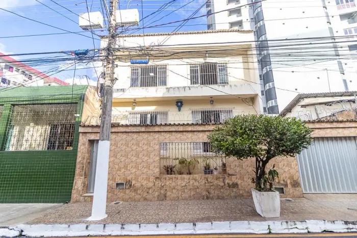 Casa à venda com 4/4 na Rua Veiga Cabral, 244m2 por 700 mil