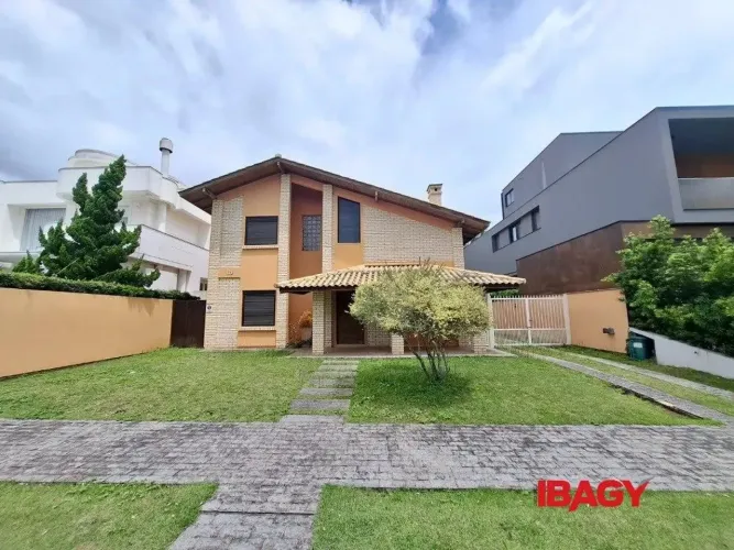 Excelente Casa 3 dormitório(s) em Jurerê Internacional - Florianópolis