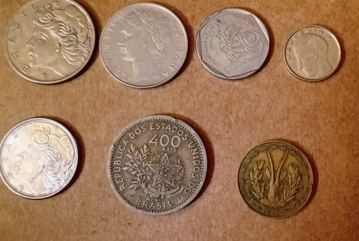 Moedas para coleção nacionais e estrangeiras e comemorativa
