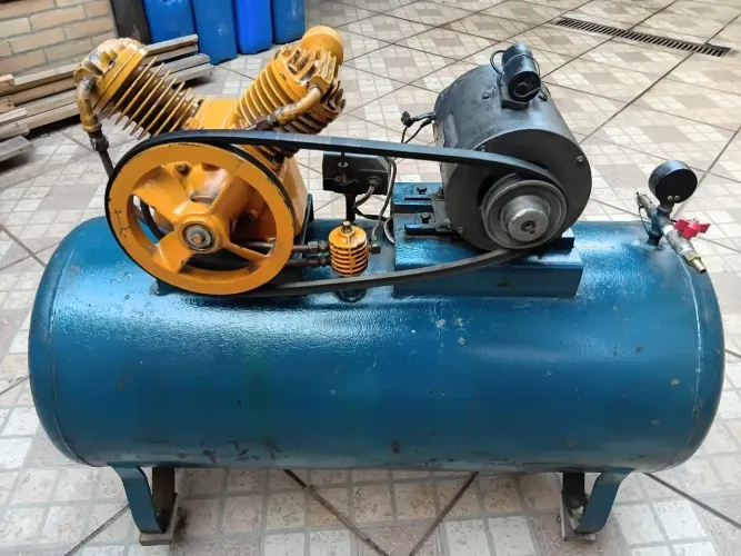 Compressor 120 l 3 MESES GARANTIA MUITO N<br>Motor kohlbach cabeçote schulz 2 em V<br>127/220 v