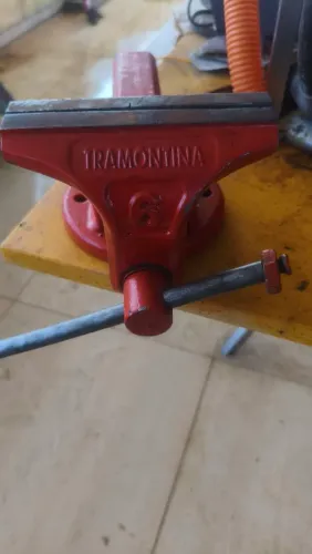 Torno aço forjado Tramontina n6