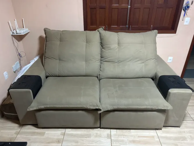 Sofá Retrátil dois lugares