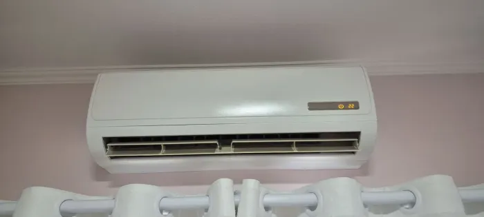 Ar condicionado 12000 btus quente e frio Komeco funcionando - Leia o anúncio completo