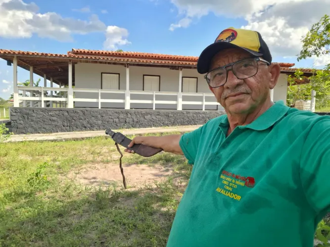 Fazenda de, aproximadas, 200t, casa sede, curral e aguadas, empreenda, 1.5 km de rodovia