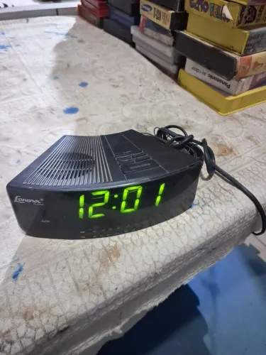 radio relógio nao esta funcionando perfeitamente..serve para consertar ou retirada de