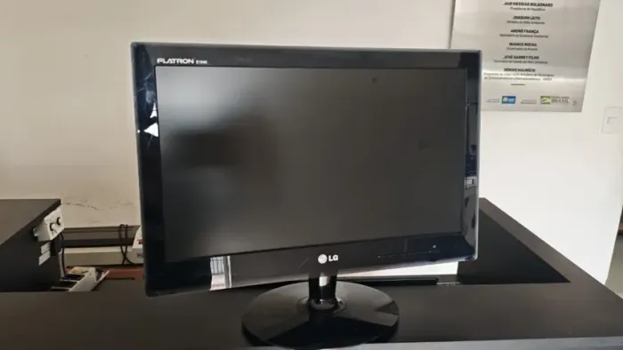 Monitor LG Flatron E1940 LED 18.5" Widescreen - Funcionando Perfeitamente