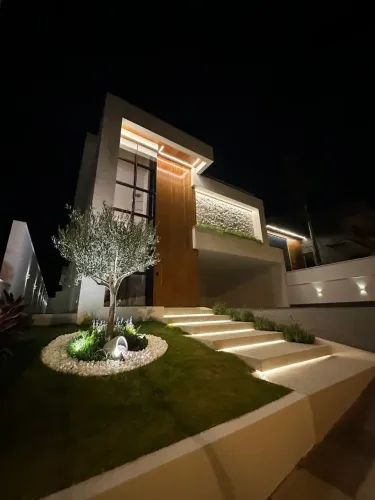 Casa de condomínio para venda possui 306 metros quadrados com 4 quartos