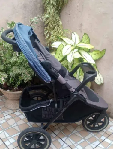 Carrinho de bebê evenFlor semi-novo usado pouquíssimas vezes