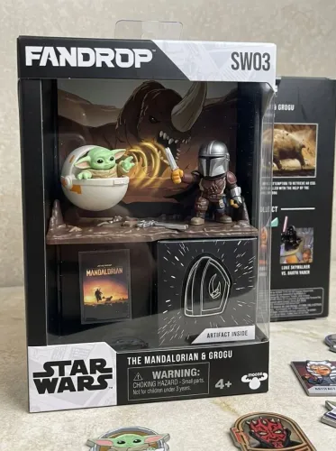 Star Wars Fandrop SW03 Mando & Grogu , Baby Yoda. Novo Lacrado. Edição colecionador.