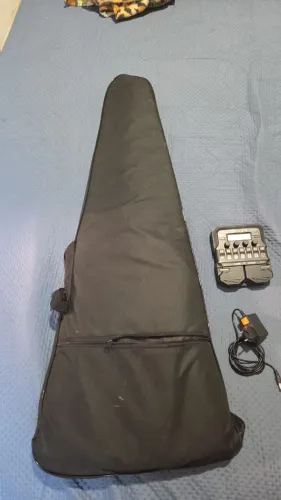 Vendo guitarra Tagima semi nova com pedaleira