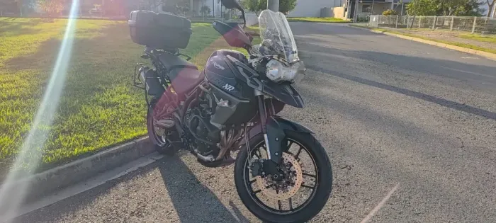 Tiger 800 perfeito estado com baú e acessórios