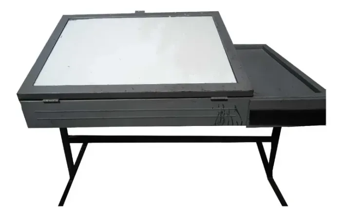 Mesa De Luz Para Desenhos (Usado) para retirar