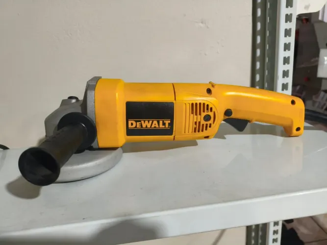 Esmerilhadeira 5" 1500w DeWalt, seminova.
