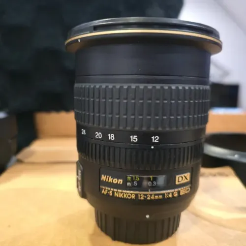 Lente Nikon AF-S DX 12-24 mm f/4G IF-ED - excelente estado