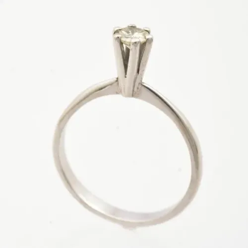 Anel solitário, ouro branco com um diamante de aproximadamente 25 pontos