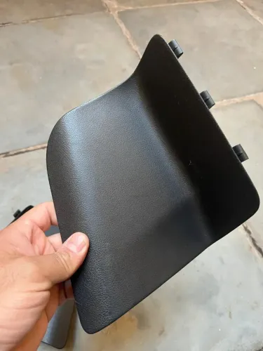 TAMPA INTERNA LANTERNA - LATERAL ESQUERDA - HONDA FIT 2012 E 2013 EXCELENTE ESTADO
